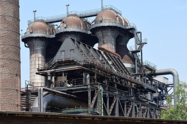 Duisburg-Nord 'daki peyzaj parkı kapatılmış bir çelik fabrikası, Almanya