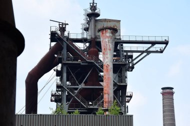 Duisburg-Nord 'daki peyzaj parkı kapatılmış bir çelik fabrikası, Almanya