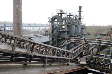 Duisburg-Nord 'daki peyzaj parkı kapatılmış bir çelik fabrikası, Almanya