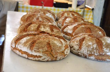 Eggerhaus 'ta eski bir fırınla ekmek pişirmek (Altmnster)