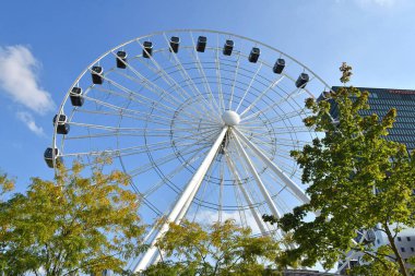 Dünyanın en büyük taşınabilir dönme dolabı olan 