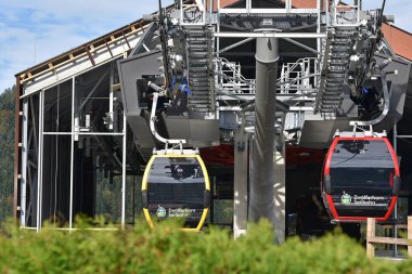 Wolfgangsee, Avusturya, Avrupa 'daki Sankt Gilgen' deki Zwoelferhorn 'a yeni teleferik.