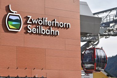 Wolfgangsee, Avusturya, Avrupa 'daki Sankt Gilgen' deki Zwoelferhorn 'a yeni teleferik.