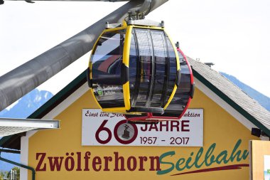 Wolfgangsee, Avusturya, Avrupa 'daki Sankt Gilgen' deki Zwoelferhorn 'a yeni teleferik.