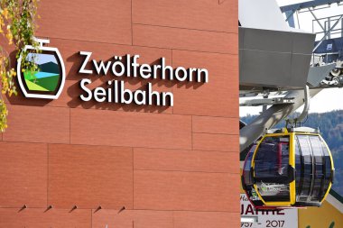 Wolfgangsee, Avusturya, Avrupa 'daki Sankt Gilgen' deki Zwoelferhorn 'a yeni teleferik.