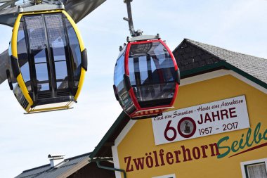 Wolfgangsee, Avusturya, Avrupa 'daki Sankt Gilgen' deki Zwoelferhorn 'a yeni teleferik.