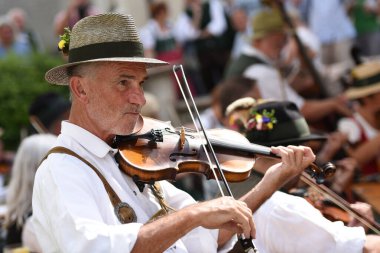Bad Goisern 'de Keman Günü, keman çalgıcıları ve diğer folk müzisyenlerinin toplantısı, Avusturya, Avrupa