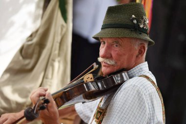 Bad Goisern 'de Keman Günü, keman çalgıcıları ve diğer folk müzisyenlerinin toplantısı, Avusturya, Avrupa