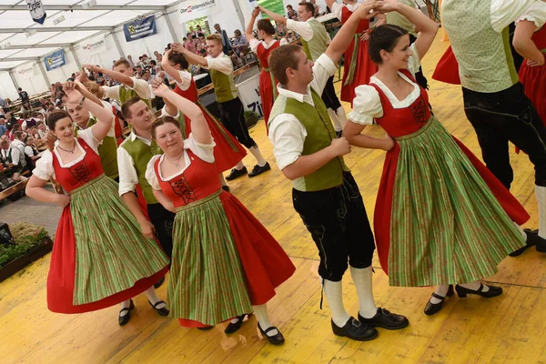 Openbare Uitvoering Van Traditionele Oostenrijkse Volksdansen Het Festival Van Volkscultuur — Stockfoto