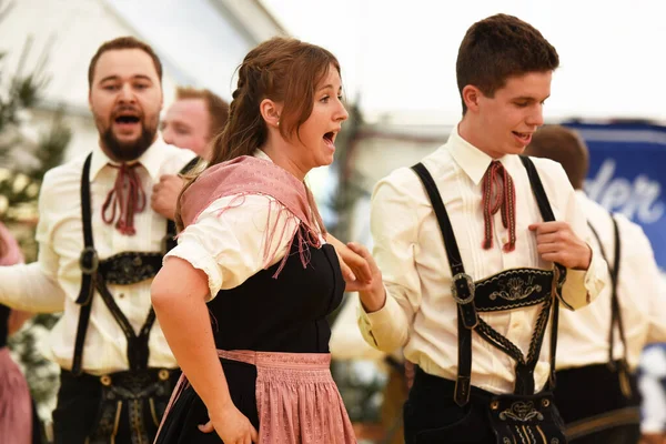 Publiczne Wykonanie Tradycyjnych Austriackich Tańców Ludowych Festiwalu Kultury Ludowej Oberwang — Zdjęcie stockowe