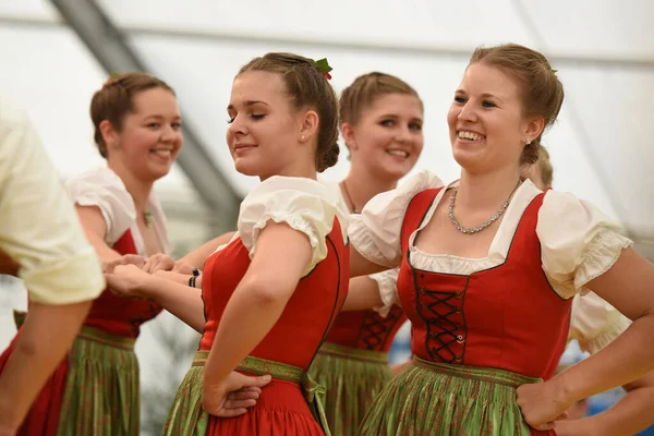 Öffentliche Aufführung Traditioneller Österreichischer Volkstänze Beim Festival Der Volkskultur Oberwang — Stockfoto