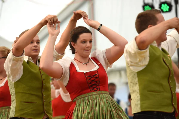 Publiczne Wykonanie Tradycyjnych Austriackich Tańców Ludowych Festiwalu Kultury Ludowej Oberwang — Zdjęcie stockowe
