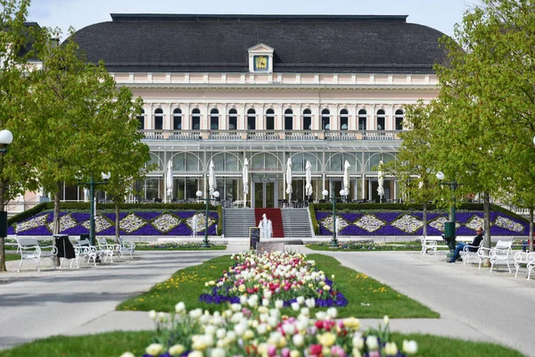 Tulipánok Bad Ischl Kongresszusi Háza Előtt Salzkammergut Felső Ausztria Ausztria — Stock Fotó