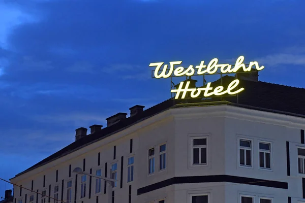 Westbahn Hotel Vídni Soumraku — Stock fotografie