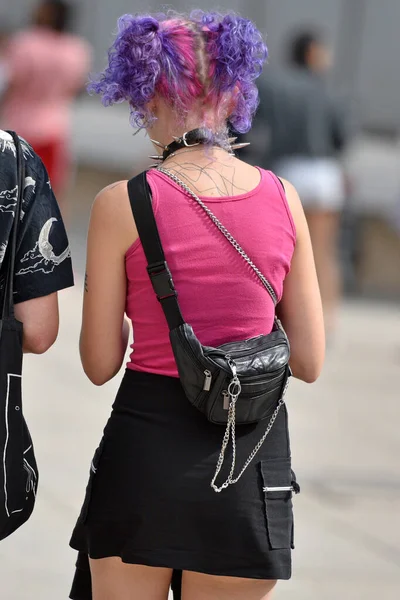 Toon Toon Punk Meisje Met Fel Paars Roze Haar — Stockfoto