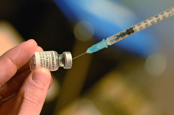 バイオテクノロジー ファイザー社のワクチンでオーストリアのコロナワクチン — ストック写真