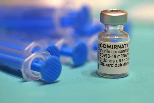 バイオテクノロジー ファイザー社のワクチンでオーストリアのコロナワクチン — ストック写真