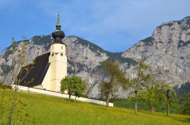 Baharda Steinbach am Attersee 'deki kilise (Voecklabruck, Yukarı Avusturya.)