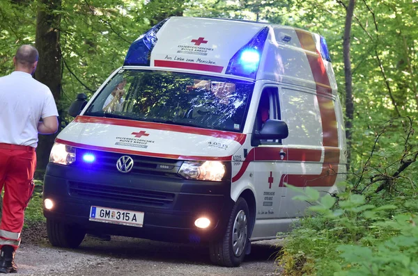 Kızıl Haç Ambulansı Avusturya Avrupa — Stok fotoğraf