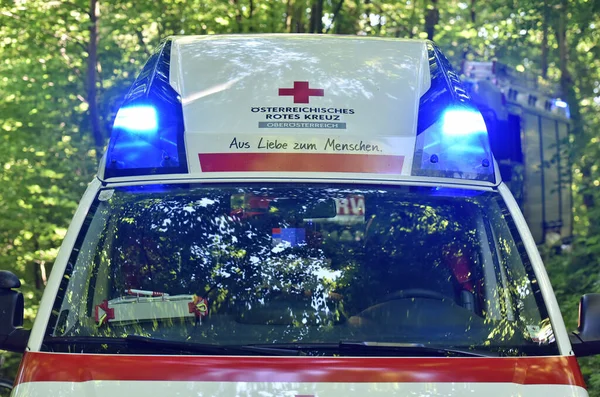 Ambulancia Cruz Roja Austria Europa —  Fotos de Stock