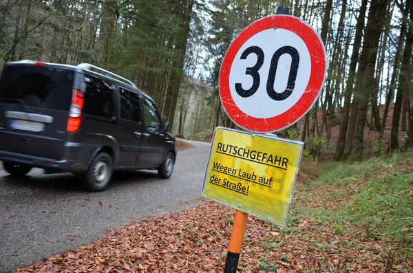 Firmare Pericolo Slittamento Autunno Una Strada Austria Europa — Foto Stock