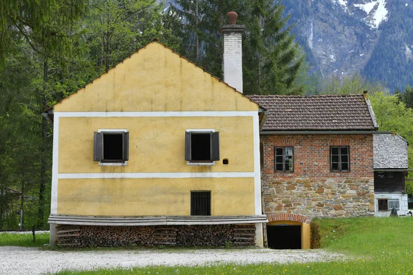 Sebuah Tempat Pembuatan Bir Tua Museum Terbuka Dengan Rumah Rumah — Stok Foto
