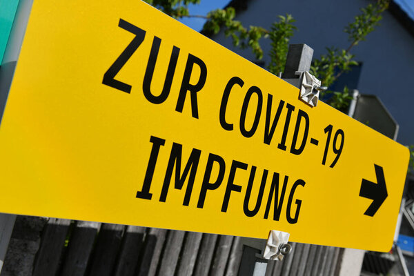 Желтый знак "К Короне вакцинации" в Австрии