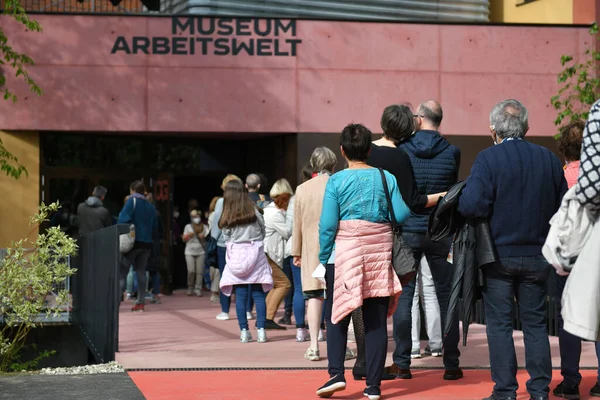 Fila Visitantes Evento Cultural Após Encerramento Steyr Áustria Europa — Fotografia de Stock