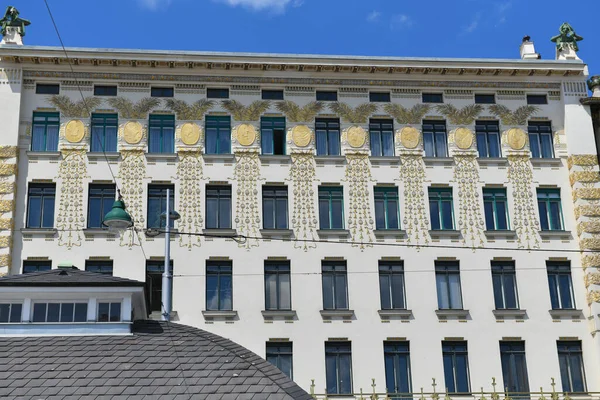 ウィーン オーストリア ヨーロッパのリンケ ヴィエンツィーレにあるオットー ワーグナーの有名なアールヌーボー様式の家 — ストック写真