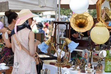 Viyana, Avusturya ve Avrupa 'daki Naschmarkt' ta her cumartesi büyük bit pazarı var.