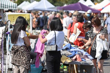 Viyana, Avusturya ve Avrupa 'daki Naschmarkt' ta her cumartesi büyük bit pazarı var.