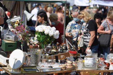 Viyana, Avusturya ve Avrupa 'daki Naschmarkt' ta her cumartesi büyük bit pazarı var.