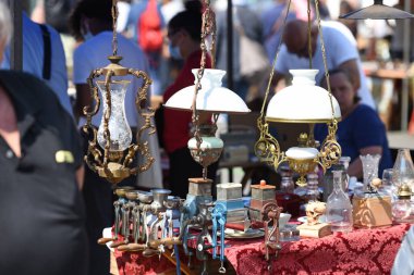 Viyana, Avusturya ve Avrupa 'daki Naschmarkt' ta her cumartesi büyük bit pazarı var.