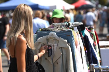 Viyana, Avusturya ve Avrupa 'daki Naschmarkt' ta her cumartesi büyük bit pazarı var.