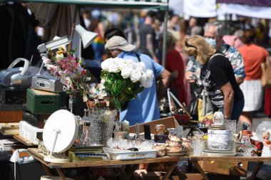 Viyana, Avusturya ve Avrupa 'daki Naschmarkt' ta her cumartesi büyük bit pazarı var.