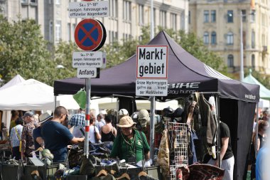 Viyana, Avusturya ve Avrupa 'daki Naschmarkt' ta her cumartesi büyük bit pazarı var.