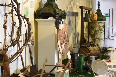 Kagran, Viyana, Avusturya ve Avrupa 'da portakal ve okul bahçesi