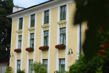 Kagran, Viyana, Avusturya ve Avrupa 'da portakal ve okul bahçesi