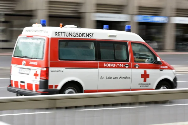 Ambulance Červeného Kříže Horní Rakousko — Stock fotografie