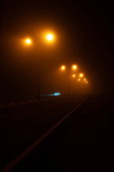 Mistige Mistige Weg Nachts — Stockfoto