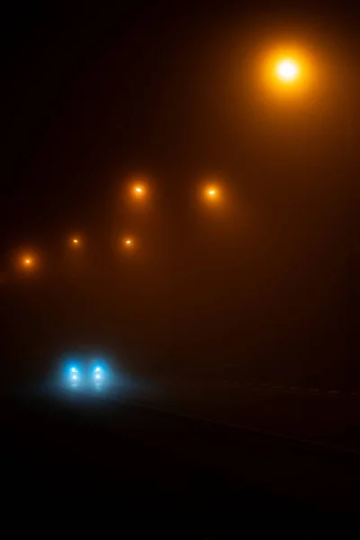 Nebelige Straße Der Nacht — Stockfoto