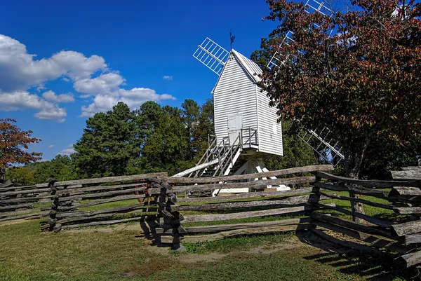 Mulino a vento Robertson - Williamsburg coloniale, VA — Foto Stock