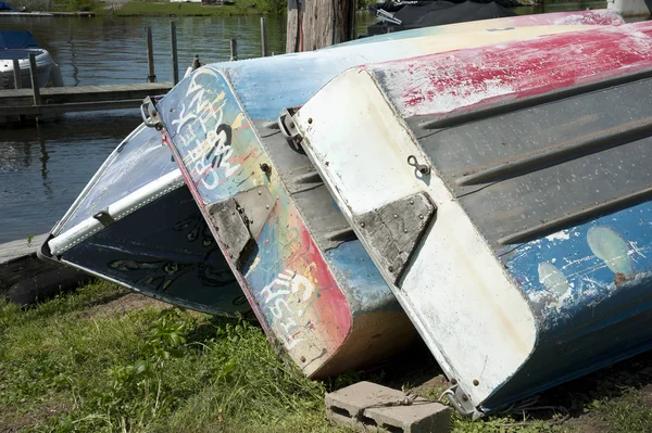小舟等待赛艇-萨拉托加温泉，纽约州 — 图库照片