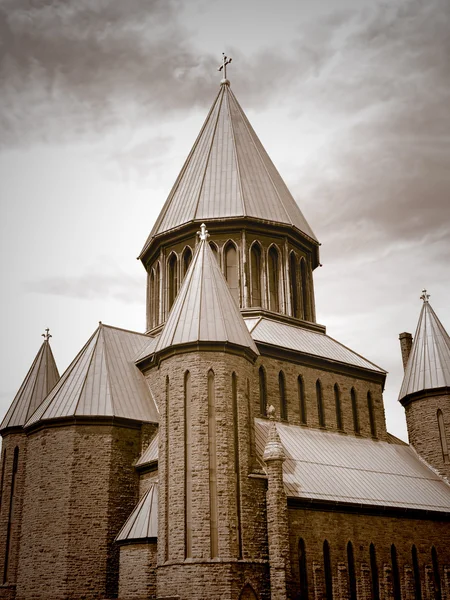 Sepia tono de San Juan Evangelista Iglesia Católica Romana, Schenectady, NY . — Foto de Stock