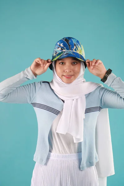 Modeporträtt Ung Vacker Asiatisk Muslimsk Kvinna Med Hijab — Stockfoto