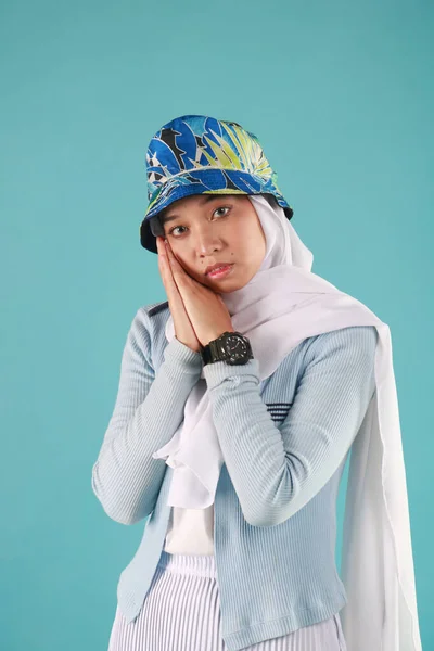 Retrato Moda Joven Hermosa Mujer Musulmana Asiática Con Hijab —  Fotos de Stock