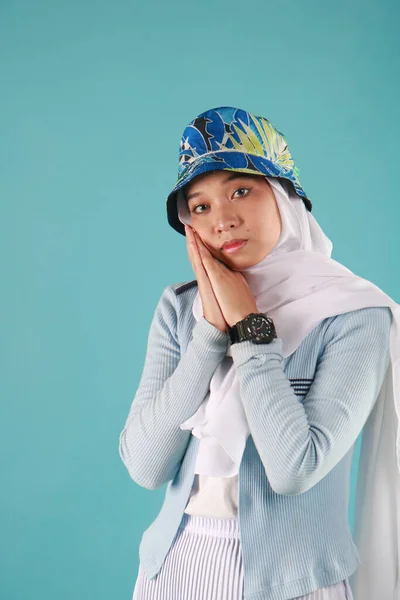 Retrato Moda Joven Hermosa Mujer Musulmana Asiática Con Hijab —  Fotos de Stock