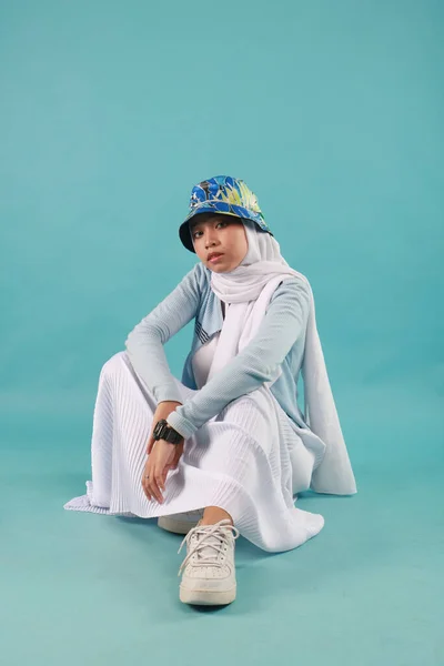 Retrato Moda Jovem Bela Mulher Muçulmana Asiática Com Vestindo Hijab — Fotografia de Stock