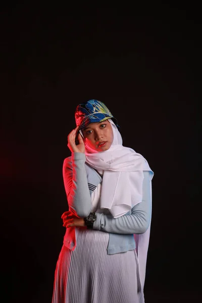 Retrato Moda Jovem Bela Mulher Muçulmana Asiática Com Vestindo Hijab — Fotografia de Stock