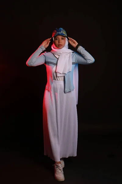 Retrato Moda Joven Hermosa Mujer Musulmana Asiática Con Uso Hijab —  Fotos de Stock
